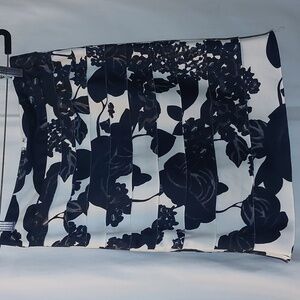 WHBM White/Black Floral Layered Pencil Skirt. Size 2